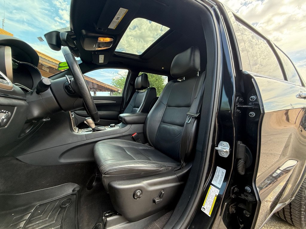 Used 2016 Jeep Grand Cherokee Limited AWD/4WD image 11