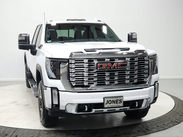Used 2025 GMC Sierra 2500 Denali image 2