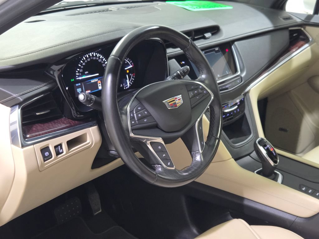 Used 2018 Cadillac XT5 Luxury w/ Driver Awareness Package AWD/4WD image 6
