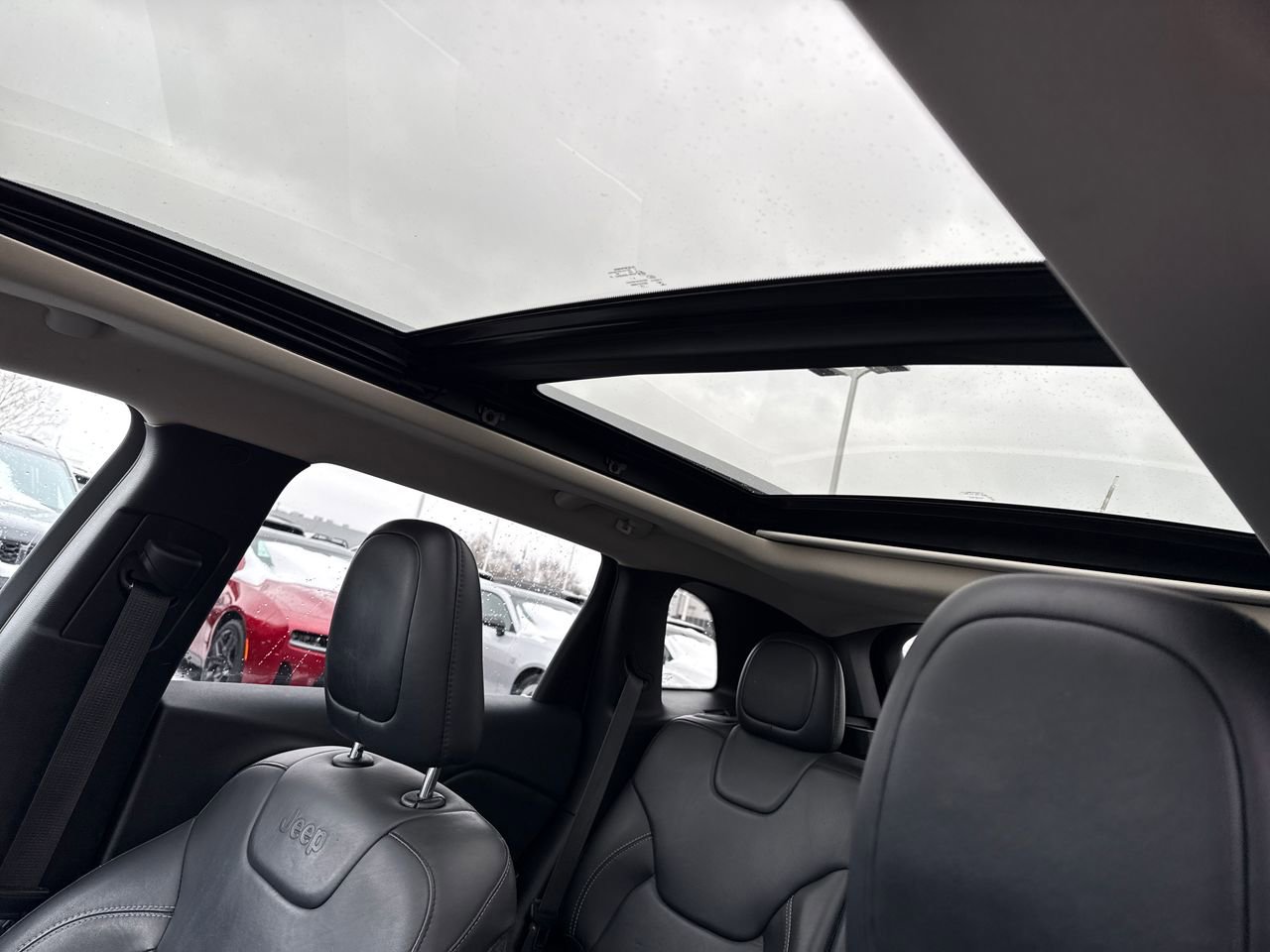 Used 2015 Jeep Cherokee Limited image 13