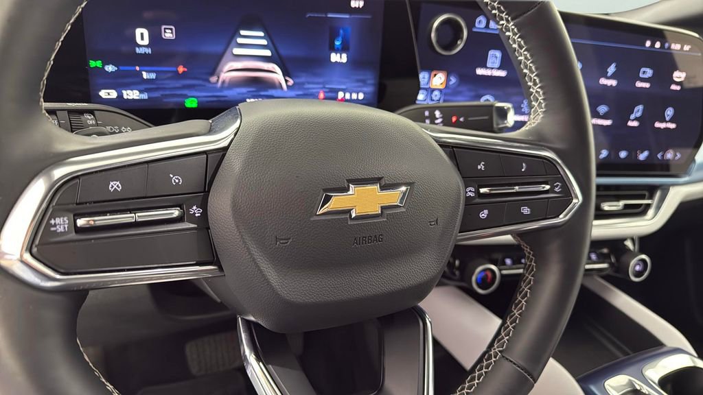 Used 2025 Chevrolet Equinox EV LT image 23