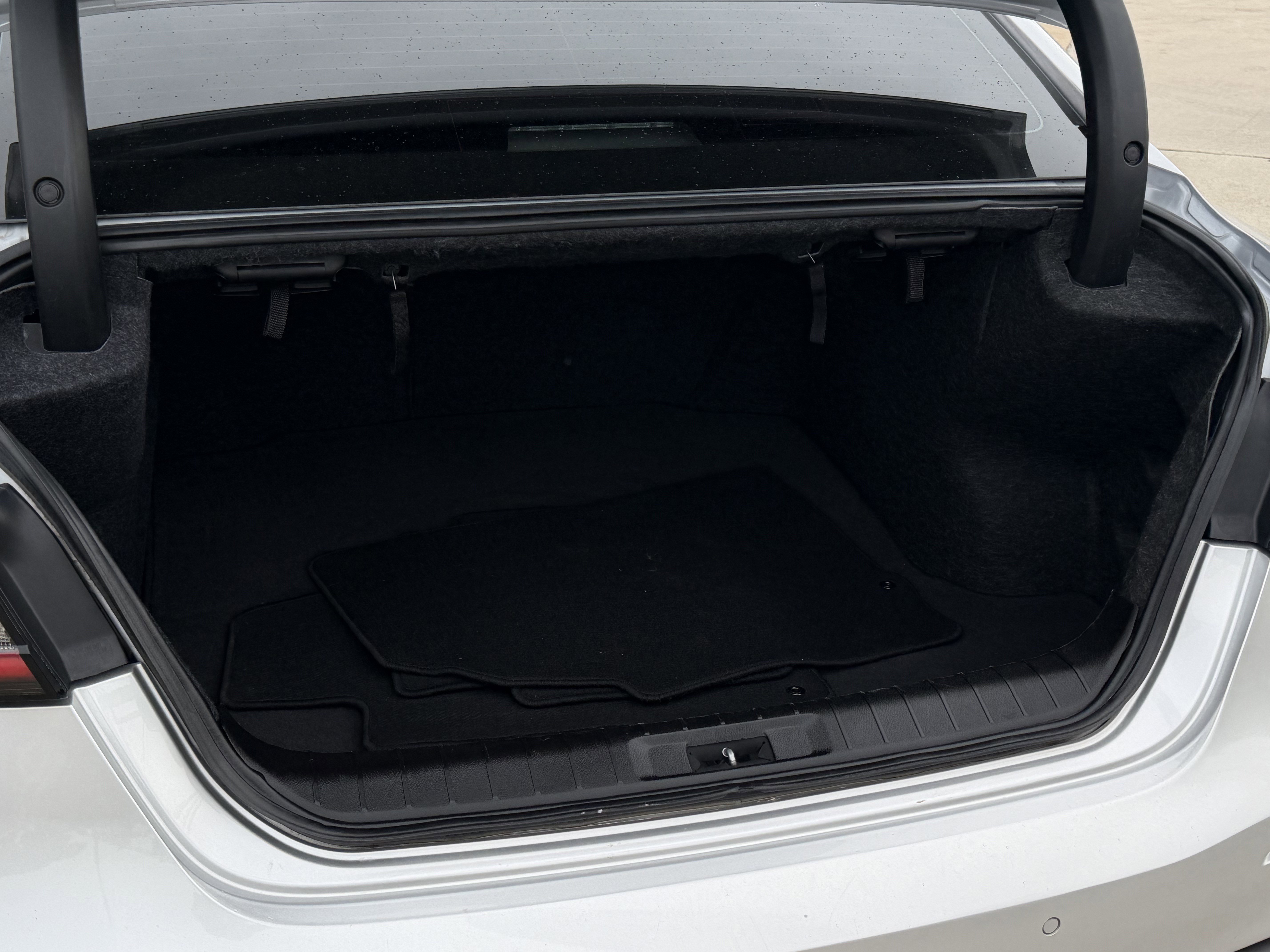 Used 2023 Nissan Maxima SV w/ Floor Mat Group FWD image 9
