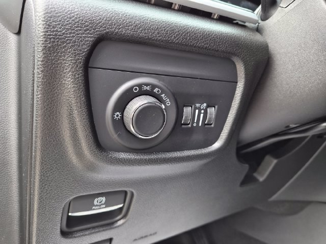 Used 2024 Jeep Grand Cherokee Altitude AWD/4WD image 17