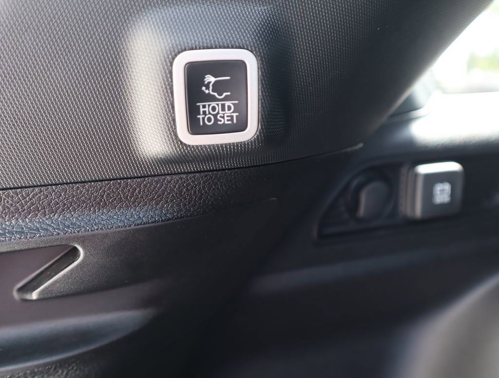 Used 2024 Jeep Grand Cherokee Altitude RWD image 18