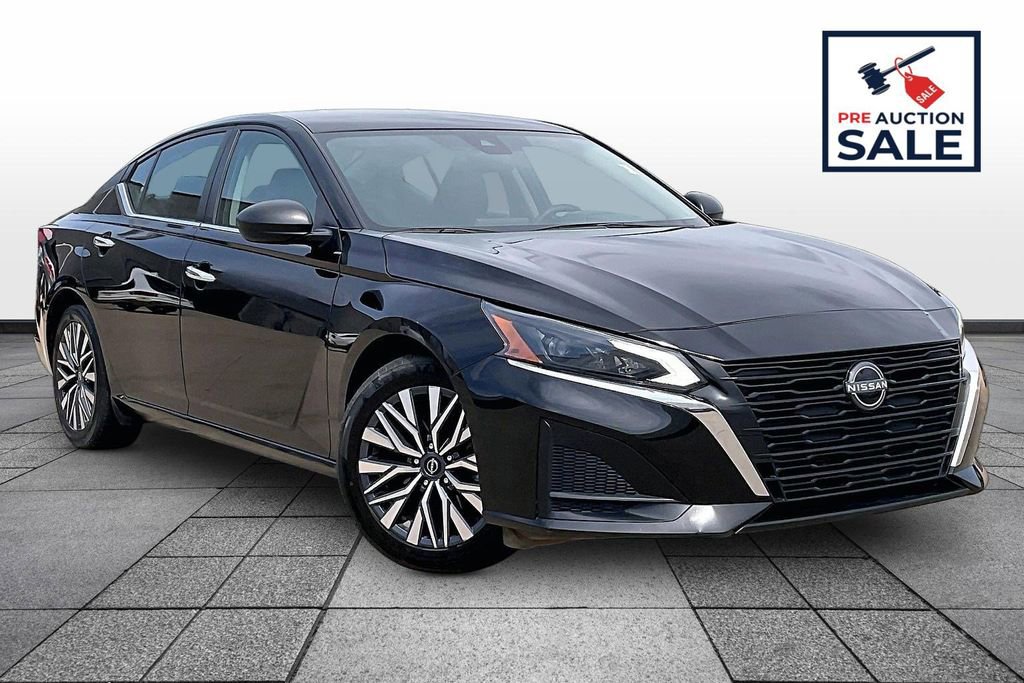 Used 2024 Nissan Altima 2.5 SV FWD image 2