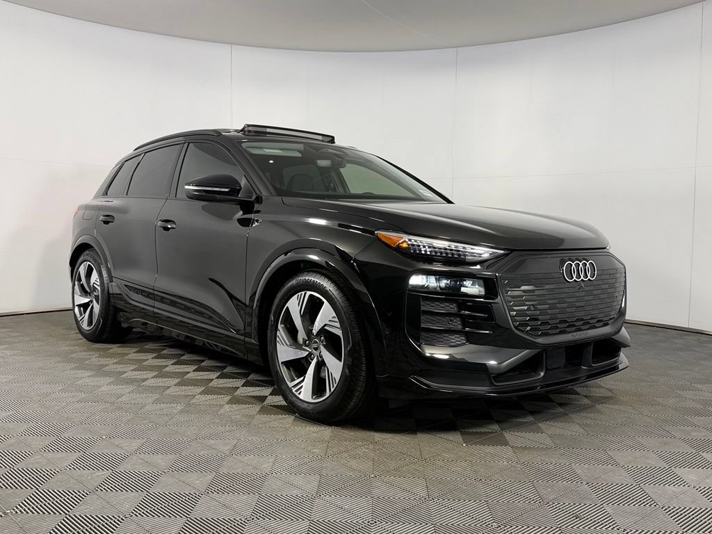Used 2025 Audi Q6 e-tron Prestige w/ 20" Wheel Package AWD/4WD image 3