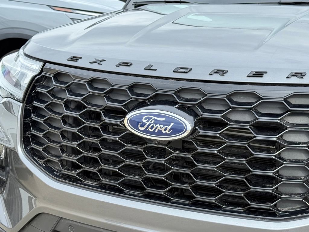 Used 2025 Ford Explorer ST-Line w/ ST-Line Street Pack image 4