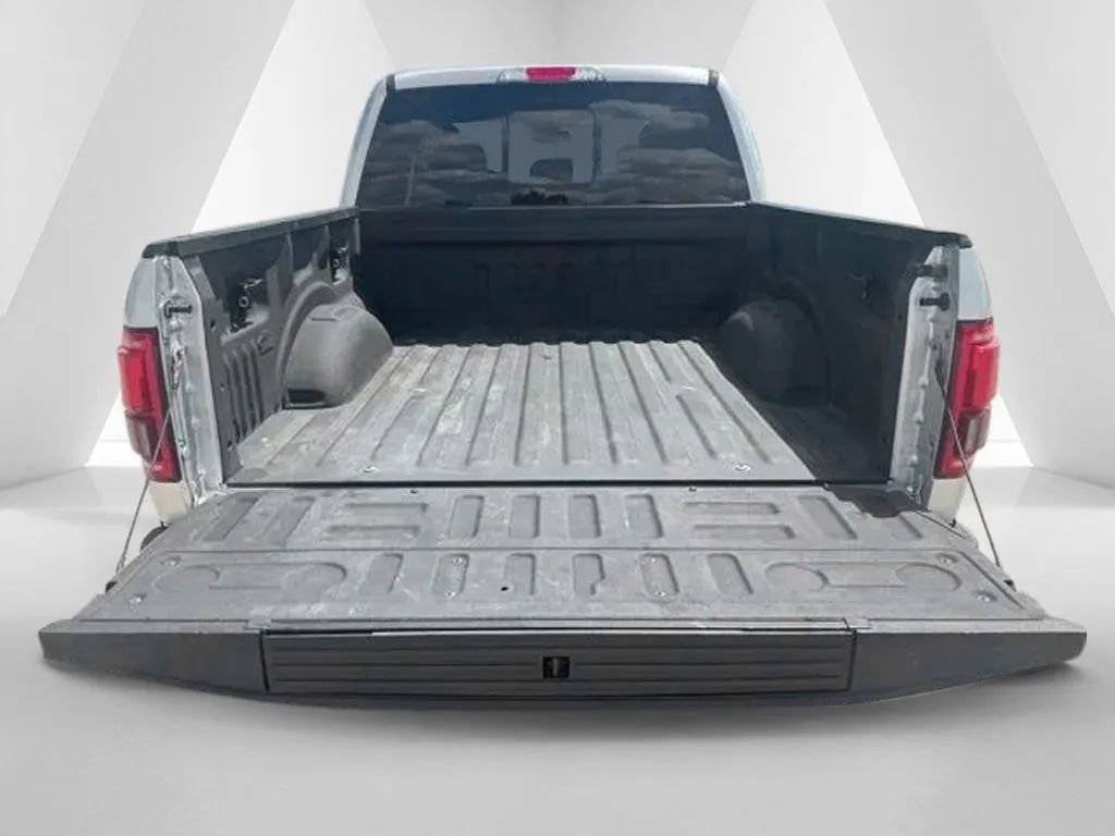 Used 2016 Ford F150 Platinum w/ Equipment Group 701A Luxury AWD/4WD image 31