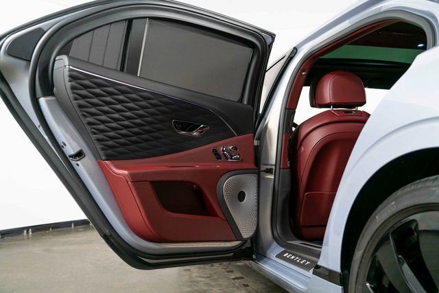 Used 2022 Bentley Flying Spur W12 image 14