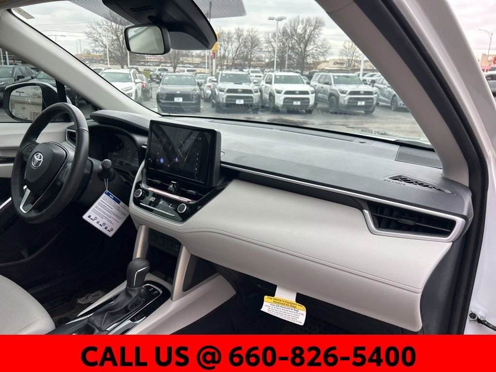 Used 2024 Toyota Corolla Cross LE w/ Moonroof Package image 7