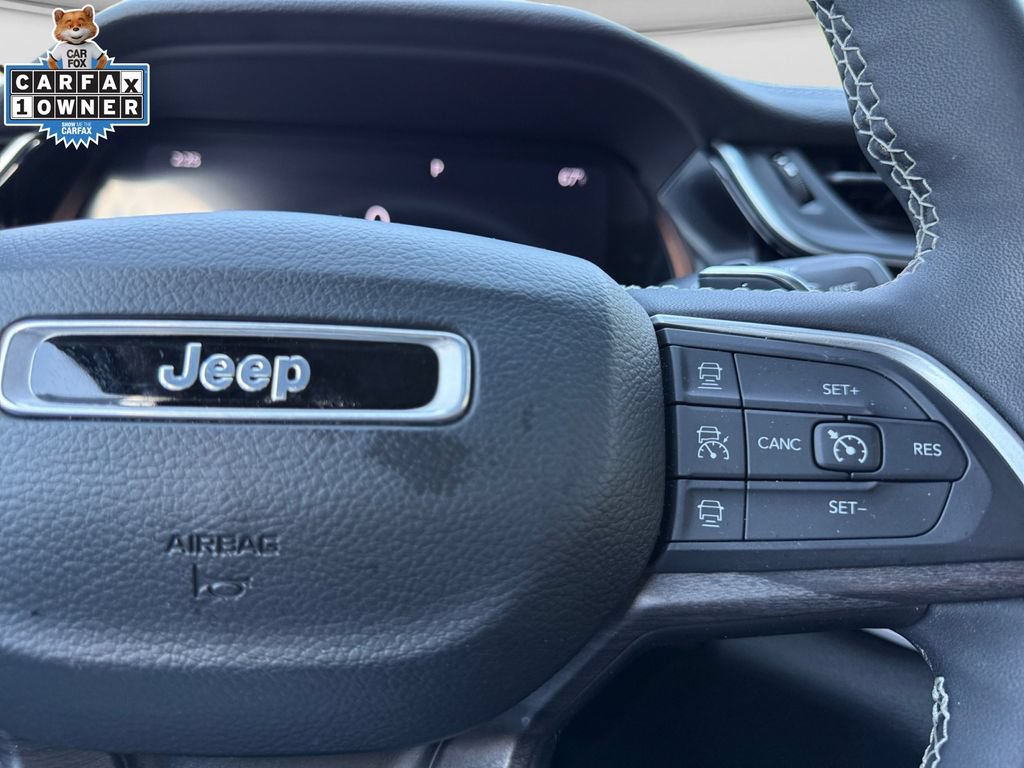 Used 2023 Jeep Grand Cherokee Limited w/ Black Appearance Package AWD/4WD image 26