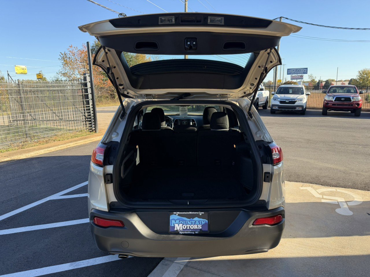 Used 2014 Jeep Cherokee Sport w/ Cold Weather Group image 10