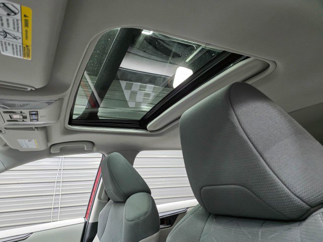 Used 2022 Toyota RAV4 XLE w/ Convenience Package AWD/4WD image 18