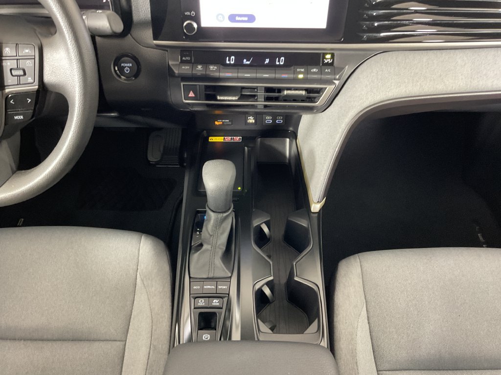 Used 2025 Toyota Camry LE FWD image 14