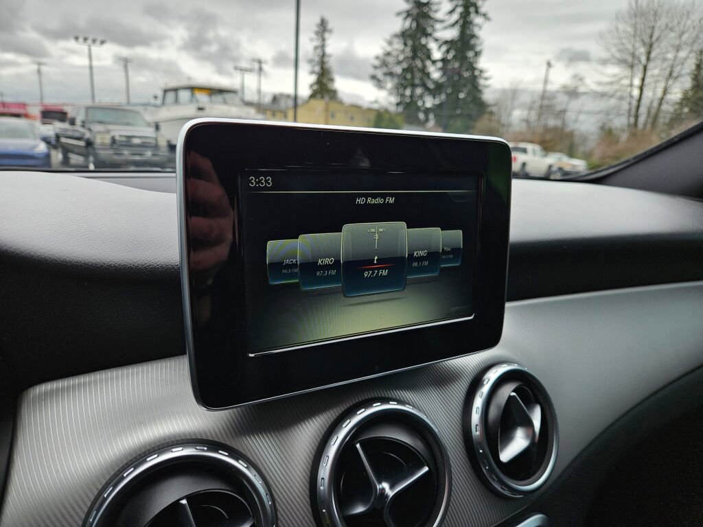 Used 2017 Mercedes-Benz GLA 250 4MATIC image 11