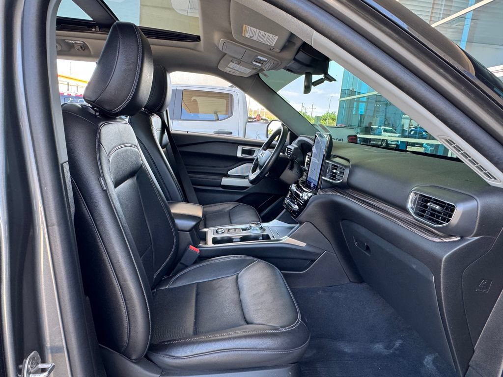 Used 2023 Ford Explorer Limited w/ Limited Technology Package AWD/4WD image 25