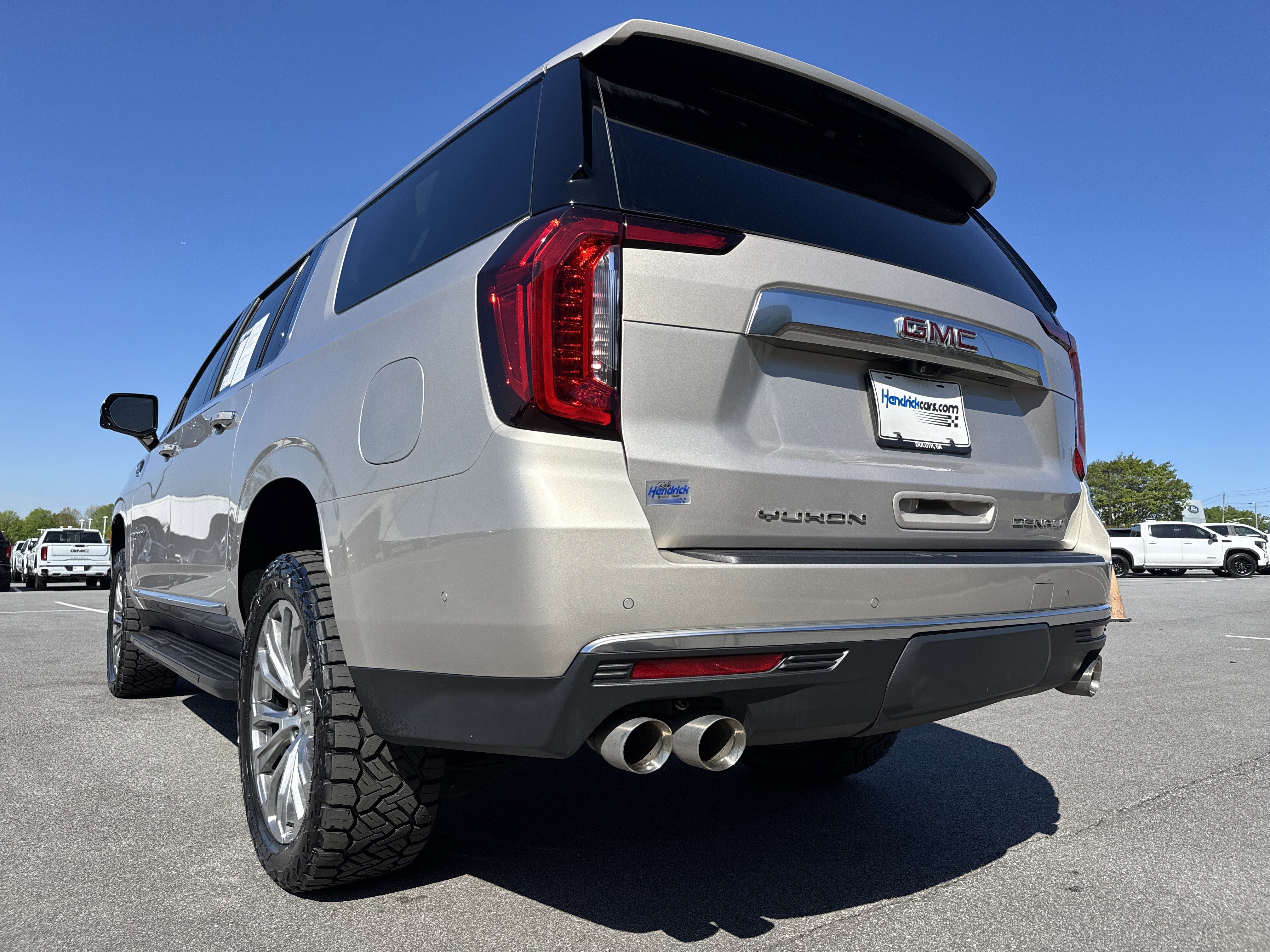 Used 2024 GMC Yukon XL Denali w/ Advanced Technology Package AWD/4WD image 8