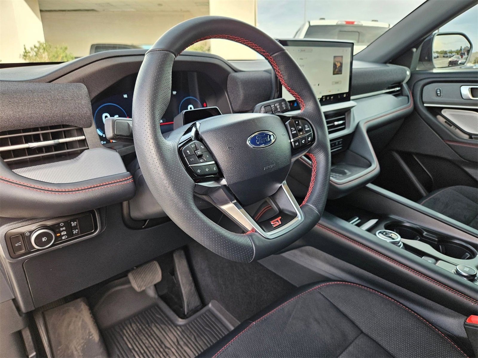 Used 2025 Ford Explorer ST image 12
