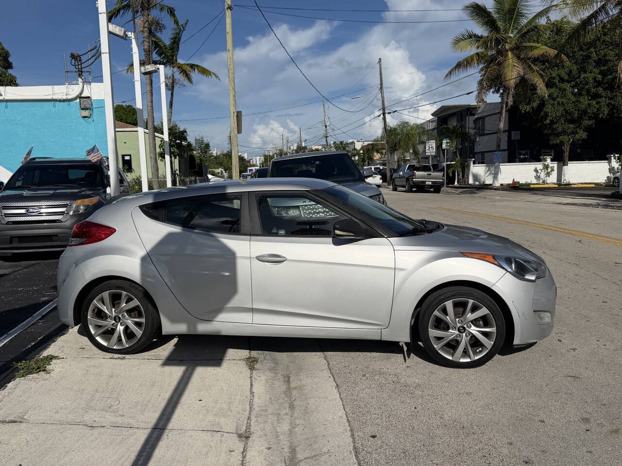 Used 2017 Hyundai Veloster FWD image 5