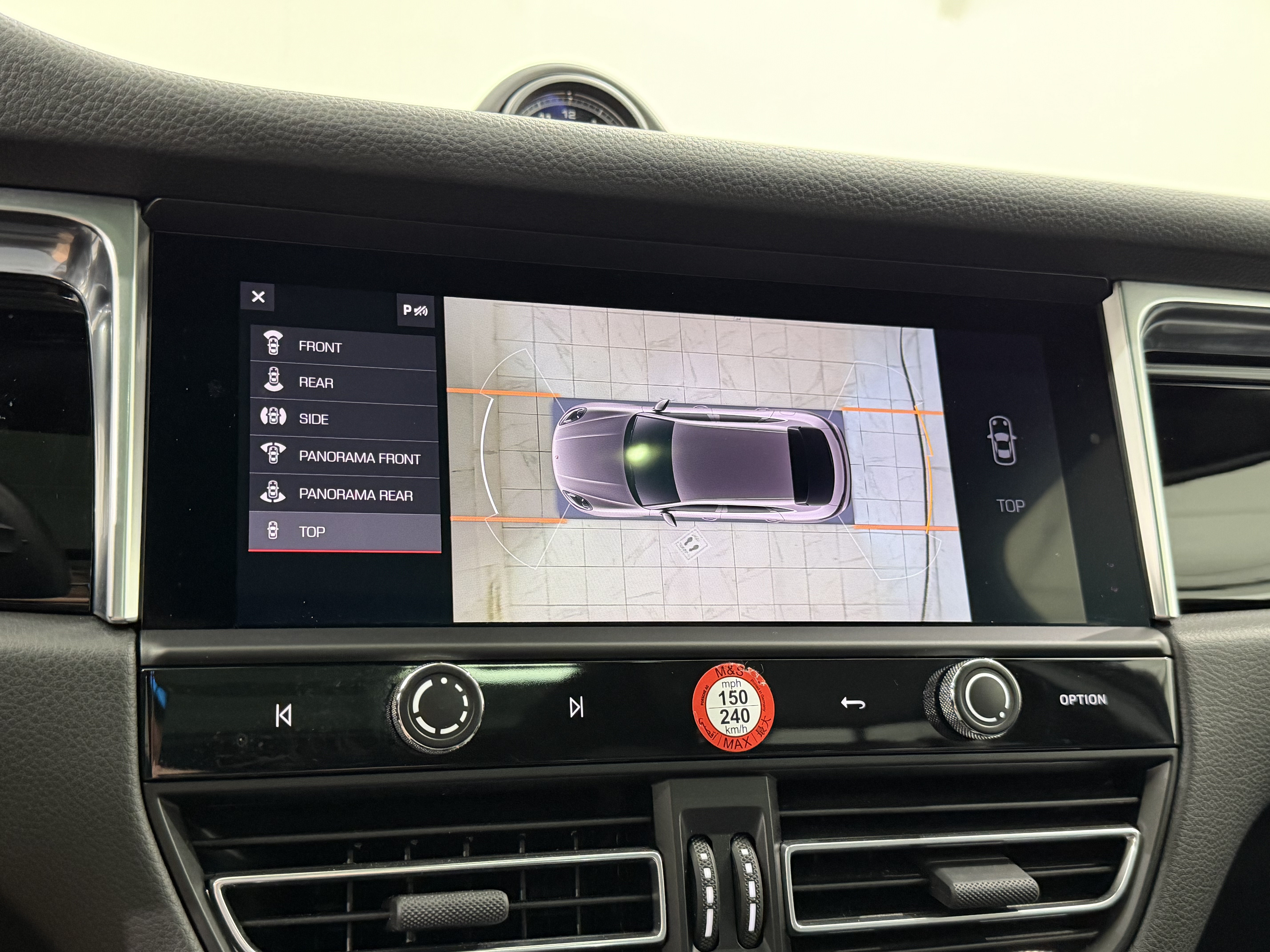 Certified 2024 Porsche Macan AWD/4WD image 47