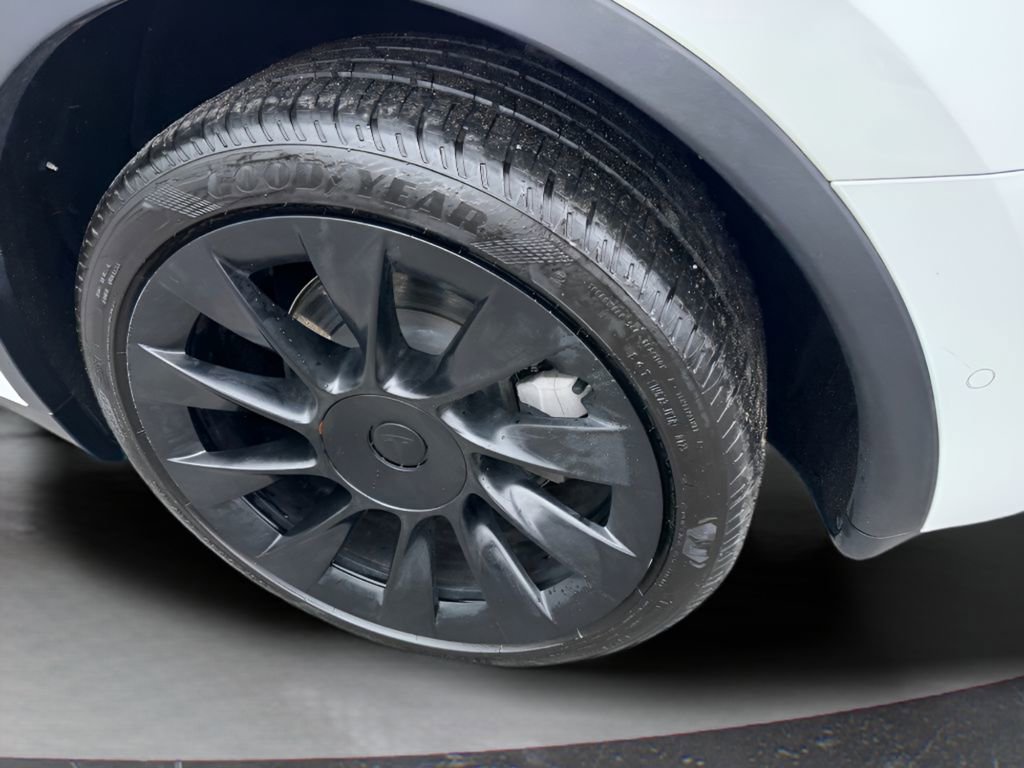 Used 2021 Tesla Model Y Long Range AWD/4WD image 11