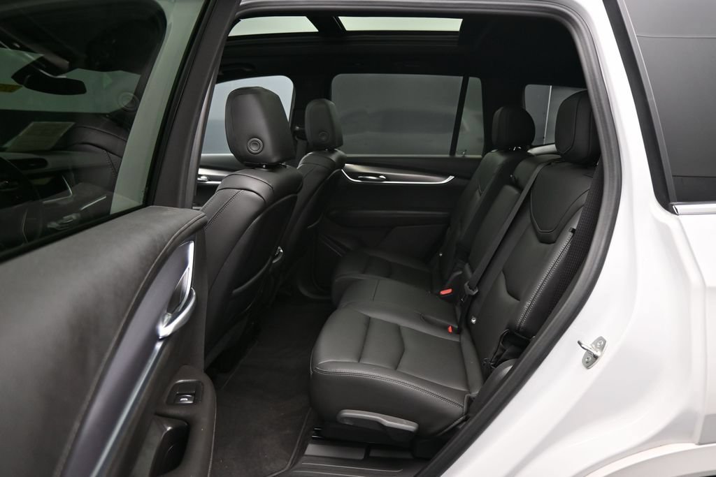 Used 2024 Cadillac XT6 Luxury w/ LPO, Floor Liner Package AWD/4WD image 24