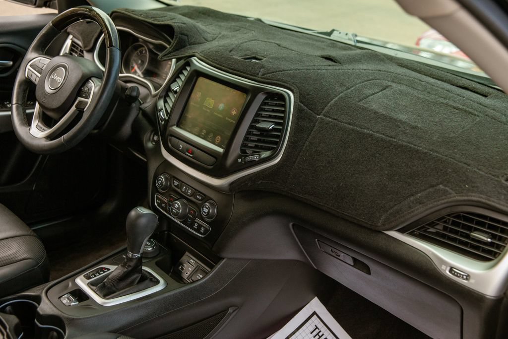 Used 2018 Jeep Cherokee Overland AWD/4WD image 11