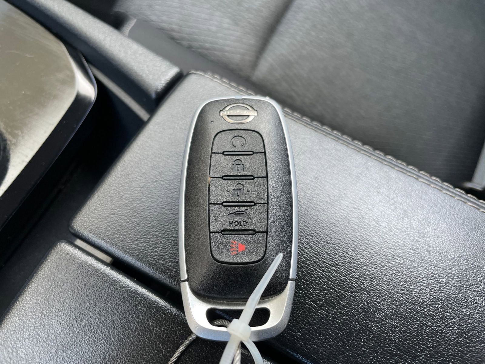 Used 2025 Nissan Rogue SV image 27