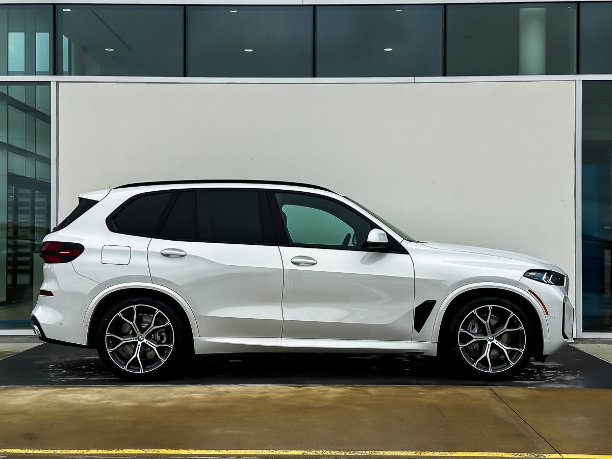 New 2026 BMW X5 xDrive50e w/ M Sport Package image 3