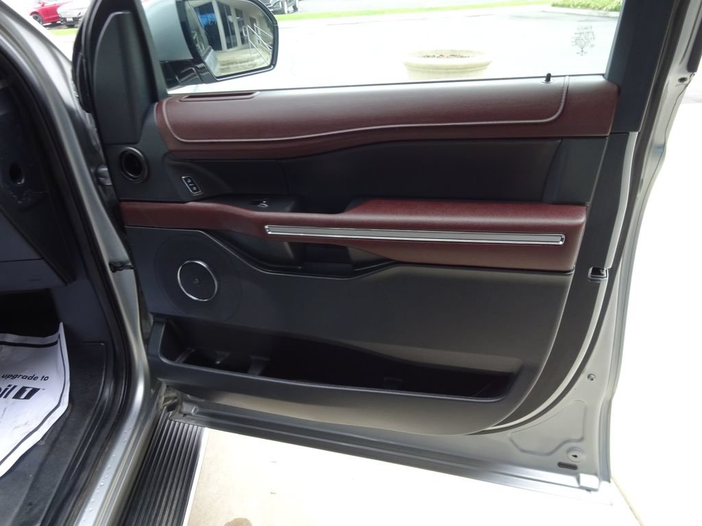 Used 2022 Ford Expedition Limited AWD/4WD image 30