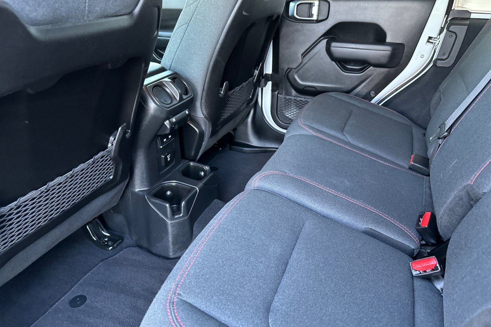 Used 2025 Jeep Wrangler Unlimited Rubicon image 12