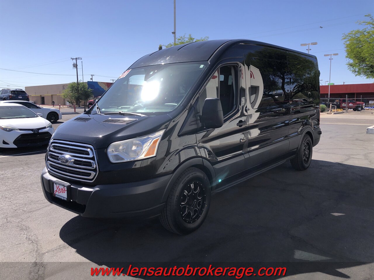 Used 2017 Ford Transit 350 XLT RWD image 4