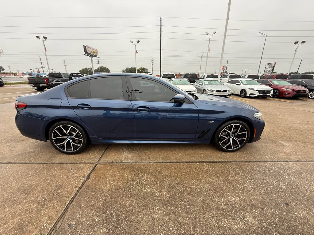 Used 2022 BMW 530e w/ Premium Package image 6