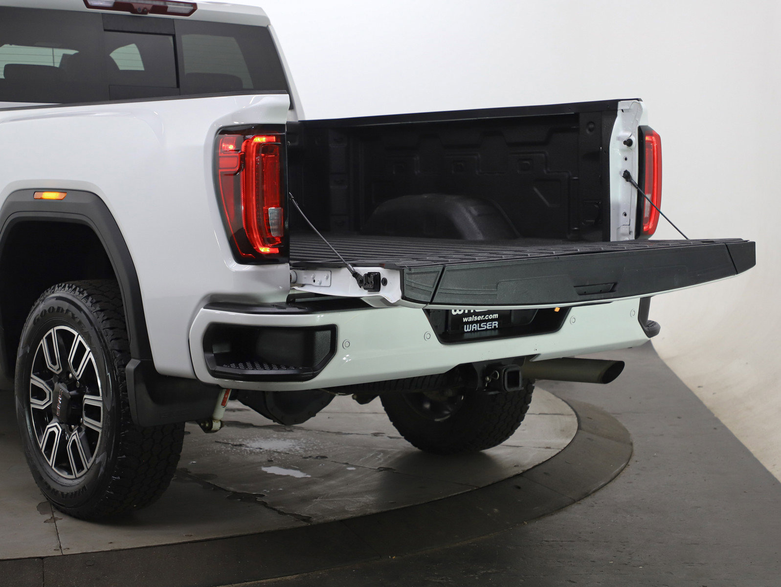 Used 2022 GMC Sierra 3500 AT4 w/ AT4 Premium Plus Package image 9