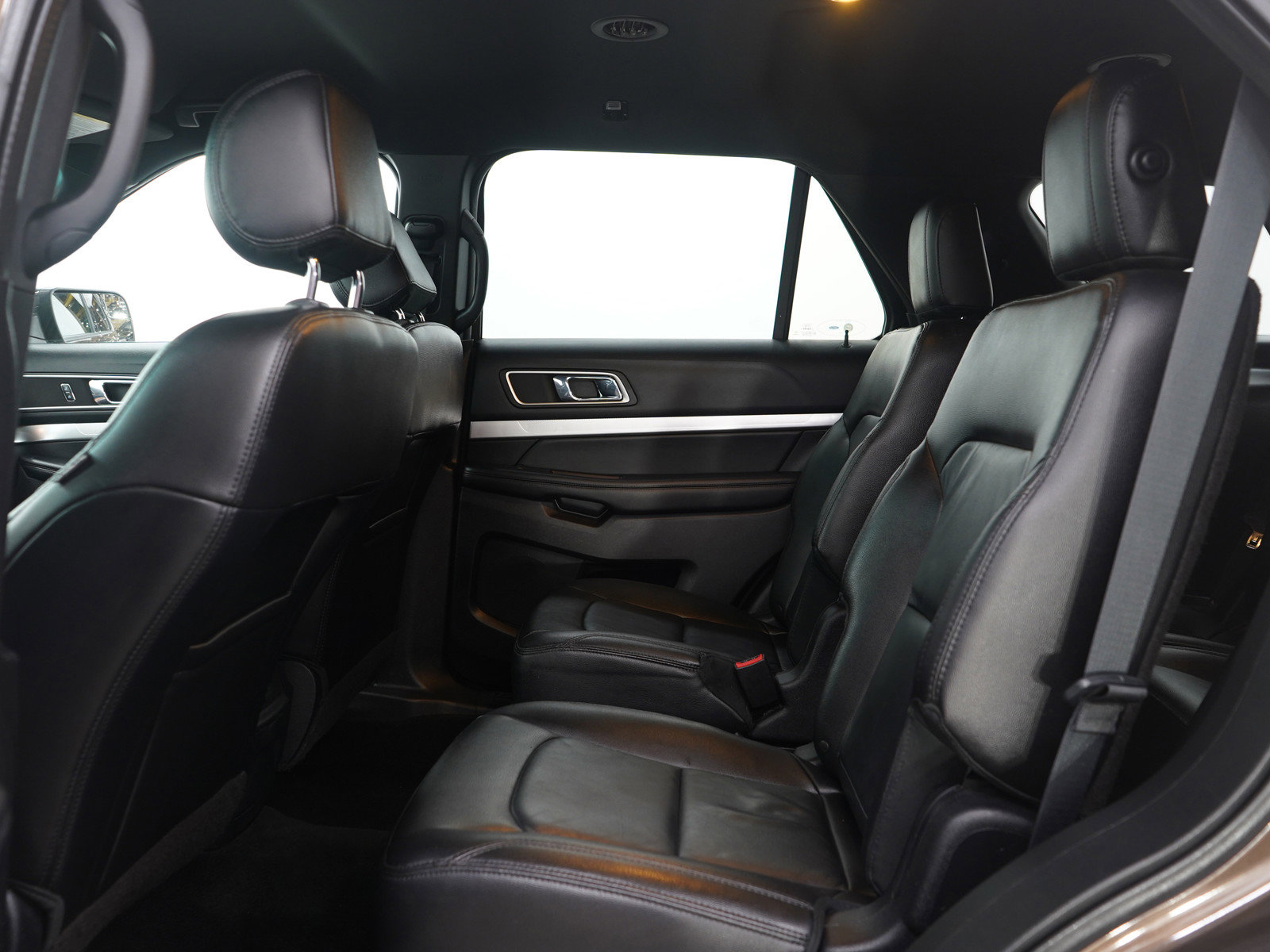 Used 2016 Ford Explorer XLT w/ Equipment Group 202A image 21