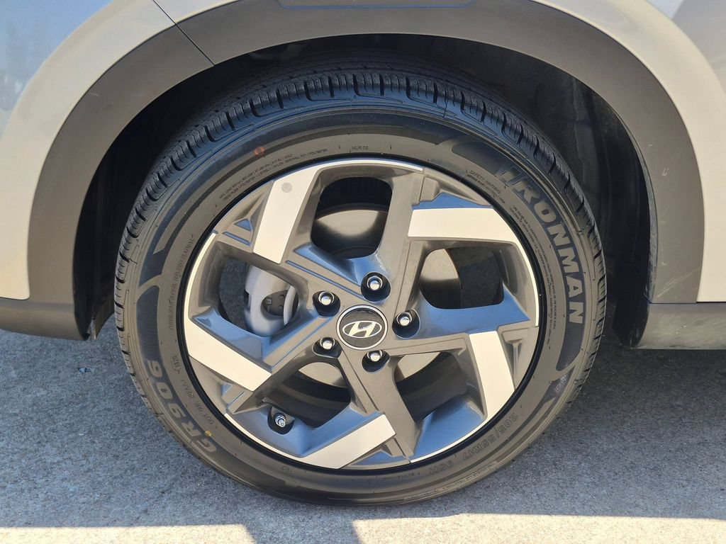 Used 2025 Hyundai Venue SEL FWD image 33