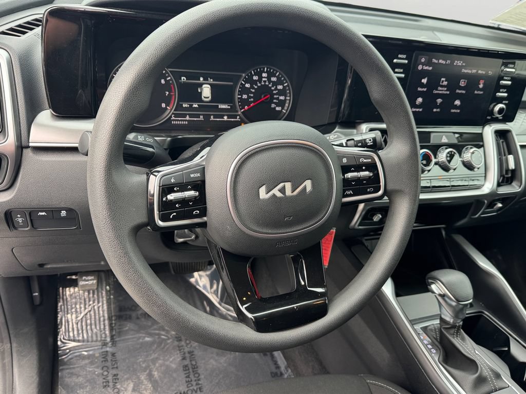 Used 2023 Kia Sorento LX AWD/4WD image 16