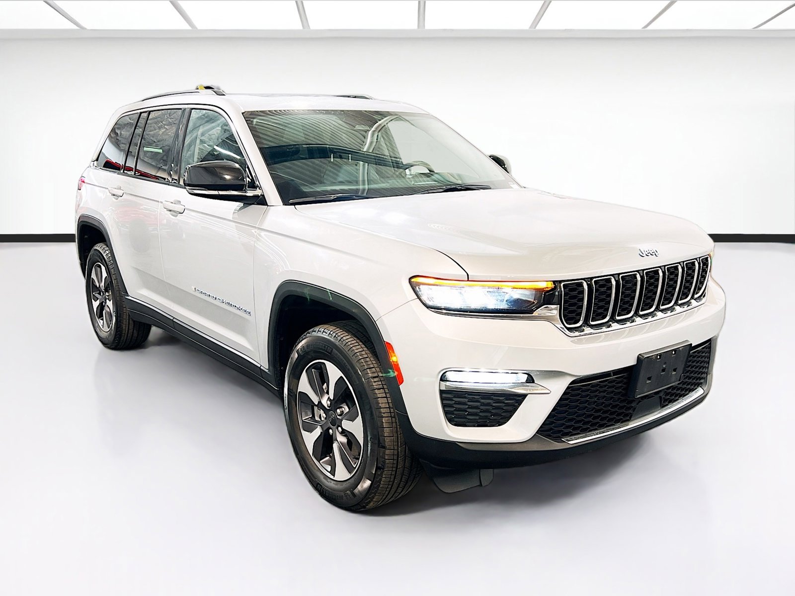 Used 2022 Jeep Grand Cherokee Limited 4xe AWD/4WD image 3