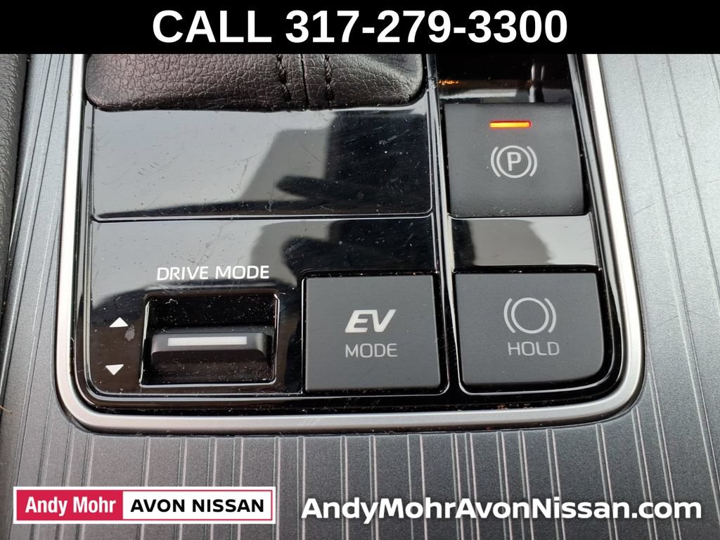 Used 2025 Toyota Sienna XLE FWD image 35