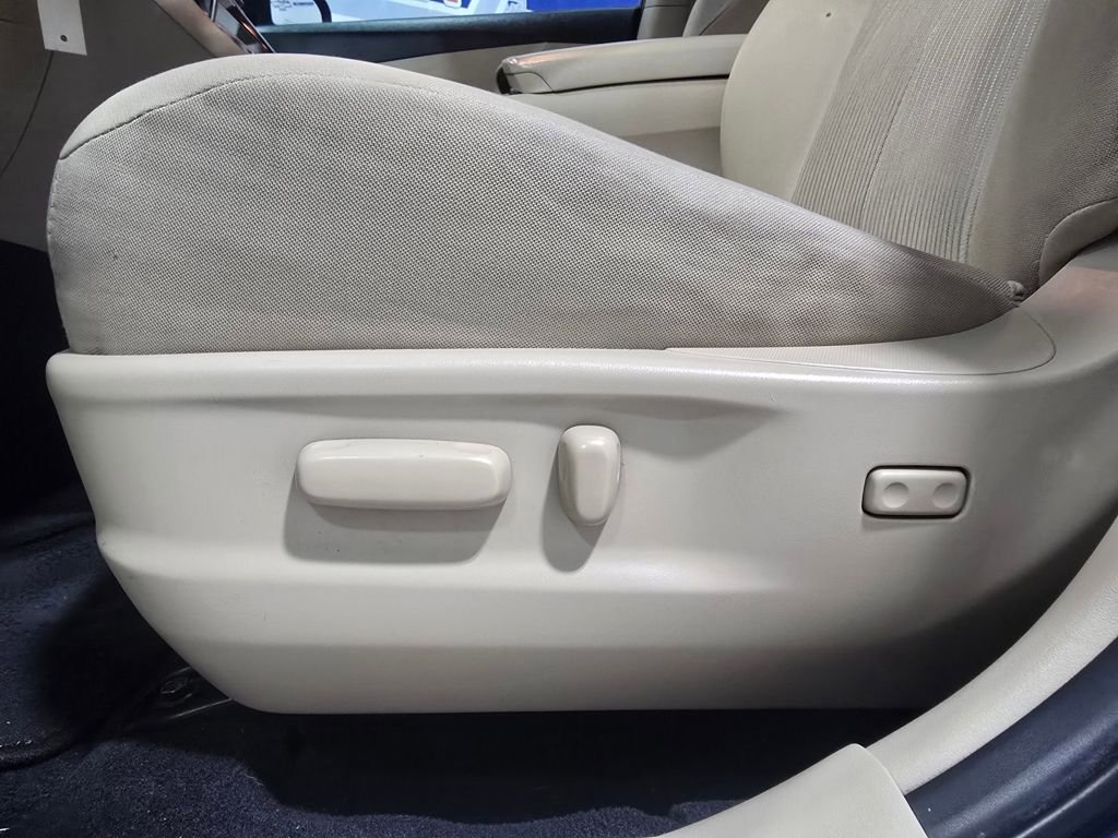 Used 2011 Toyota Venza image 16