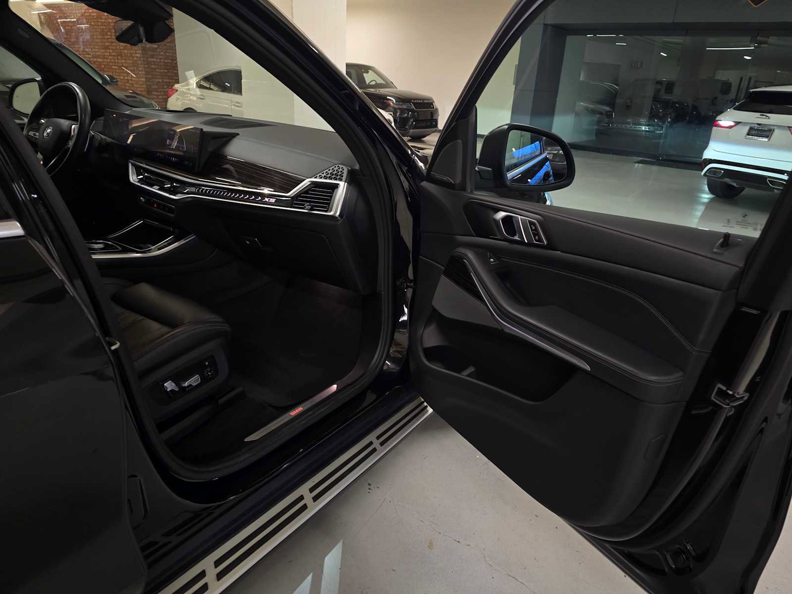 Used 2025 BMW X5 xDrive50e image 13