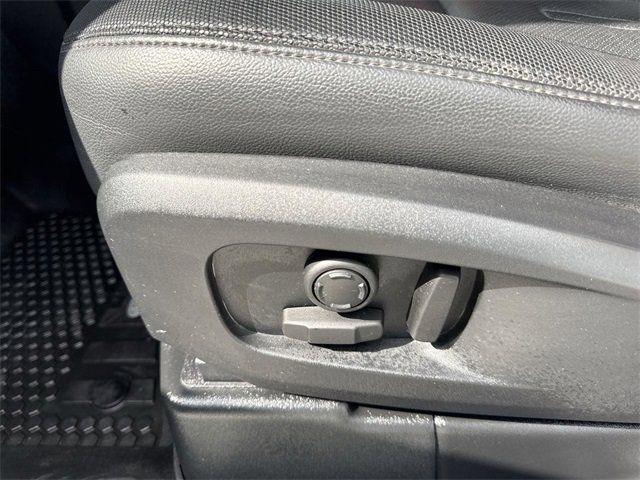 Used 2022 Land Rover Defender 110 X-Dynamic SE image 12