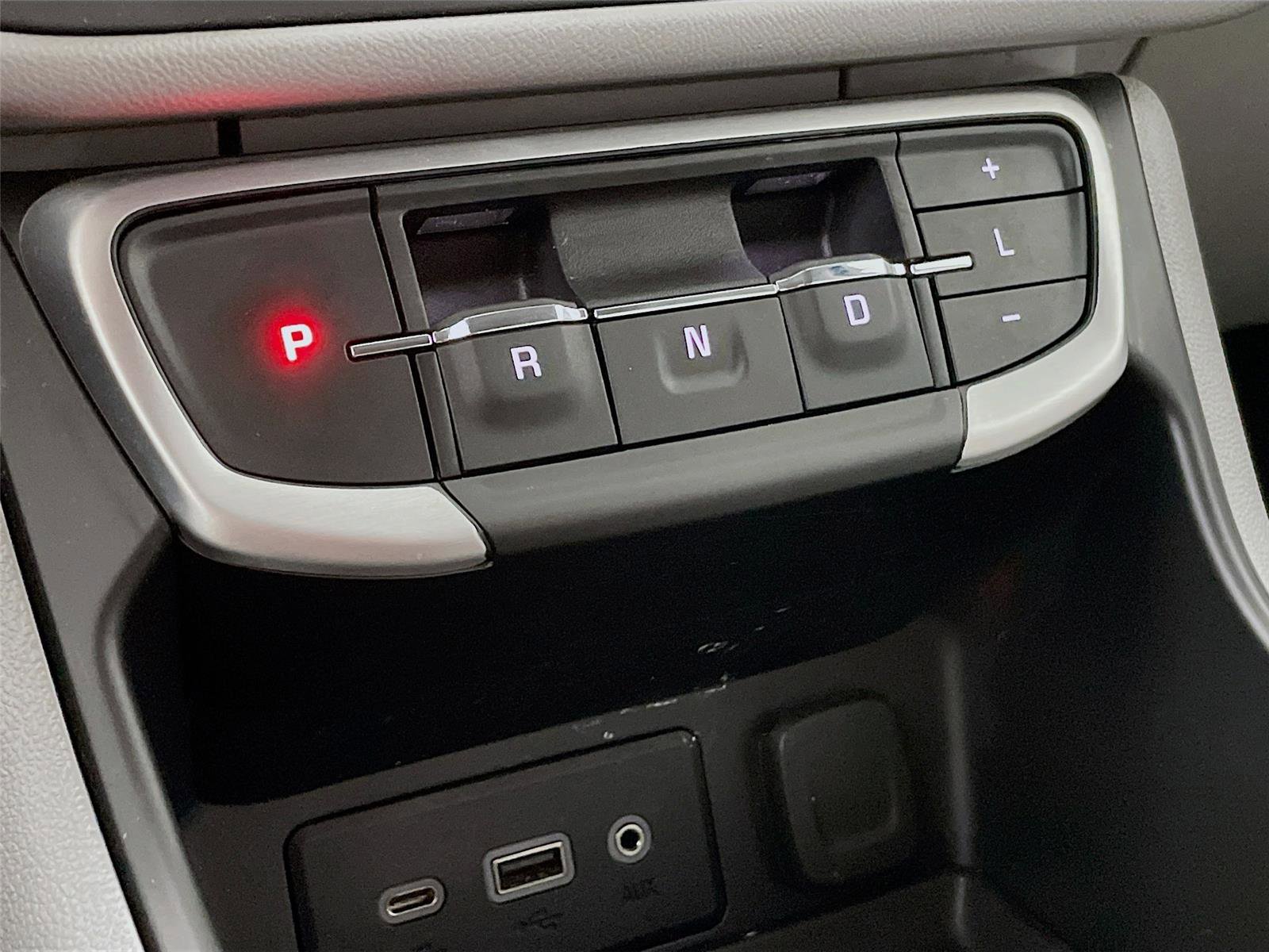 Used 2023 GMC Terrain SLE w/ Driver Convenience Package image 19