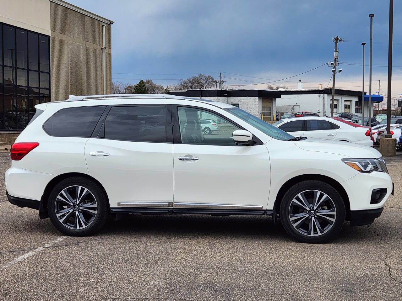 Used 2019 Nissan Pathfinder Platinum AWD/4WD image 11