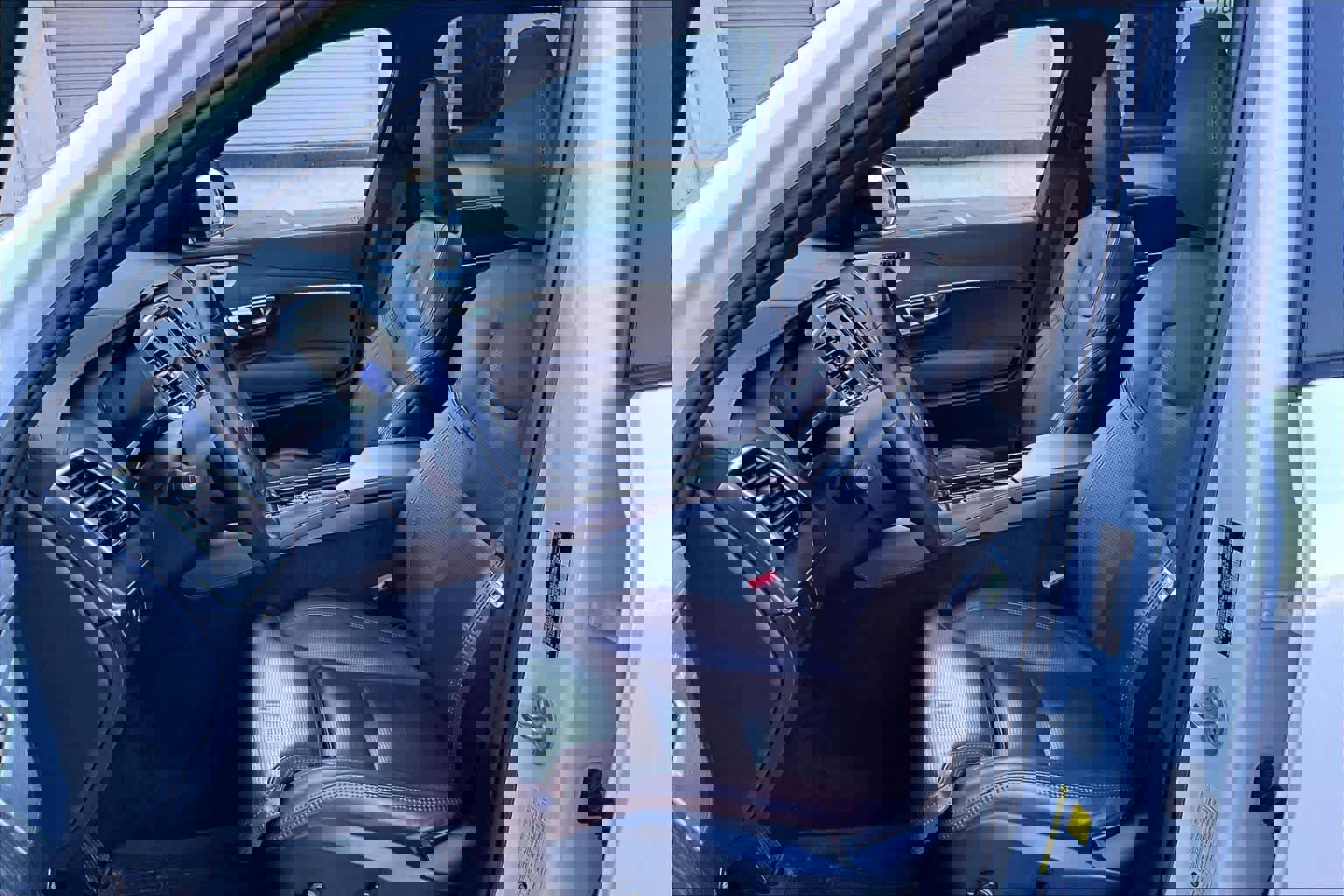 Used 2023 Volvo XC90 T8 Ultimate w/ Protection Package Premier image 28