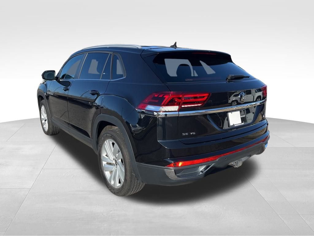 Used 2020 Volkswagen Atlas Cross Sport SE w/ Towing Package image 5