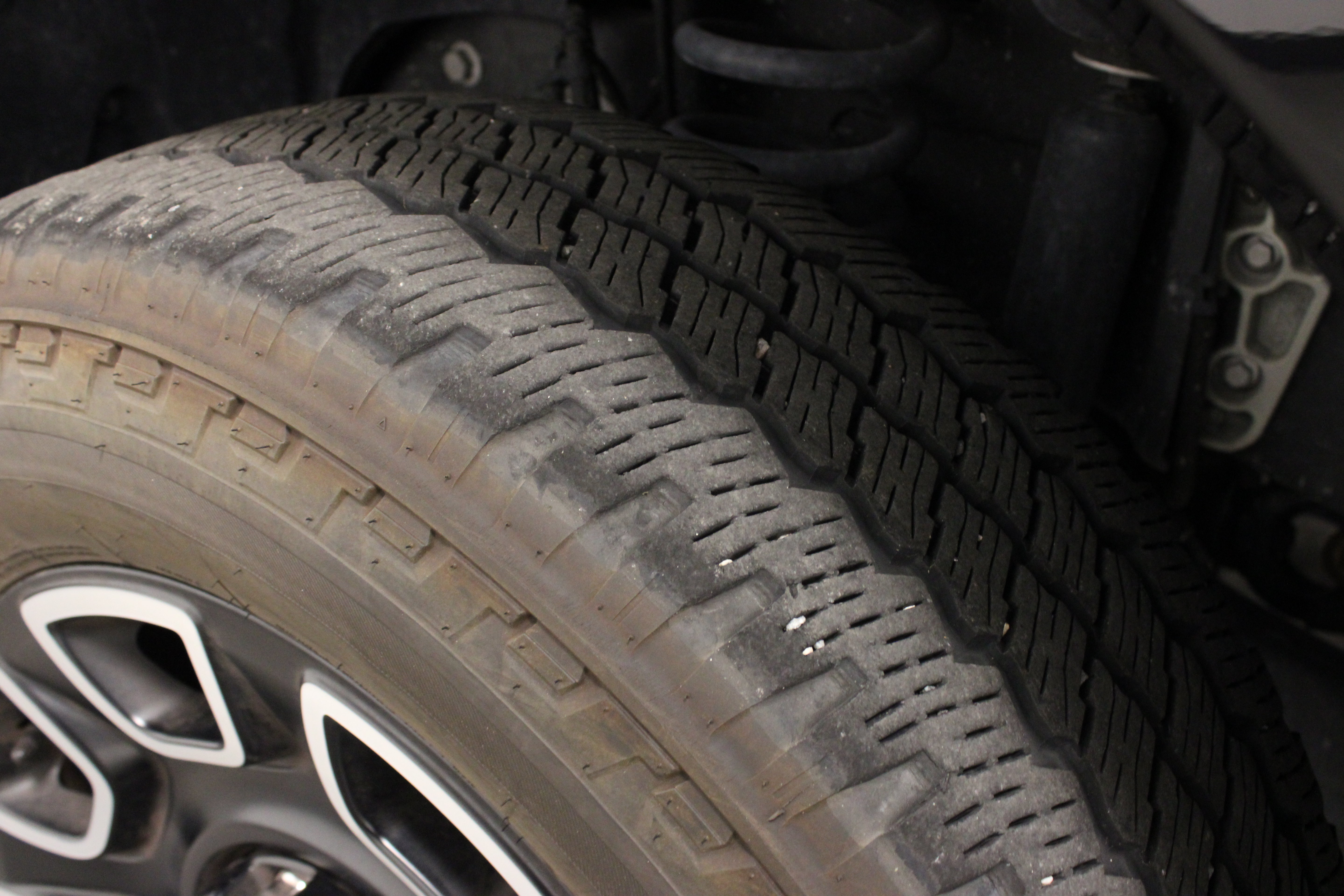 Used 2024 Ford F350 Platinum w/ FX4 Off-Road Package AWD/4WD image 12