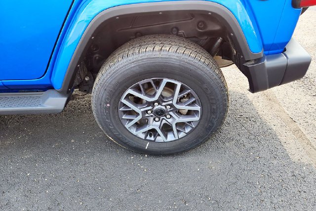 Used 2025 Jeep Wrangler Unlimited Sahara AWD/4WD image 18