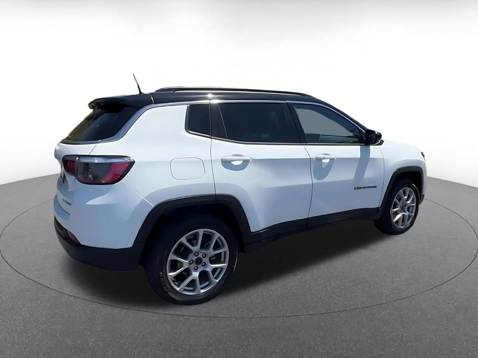 Used 2025 Jeep Compass Limited AWD/4WD image 14