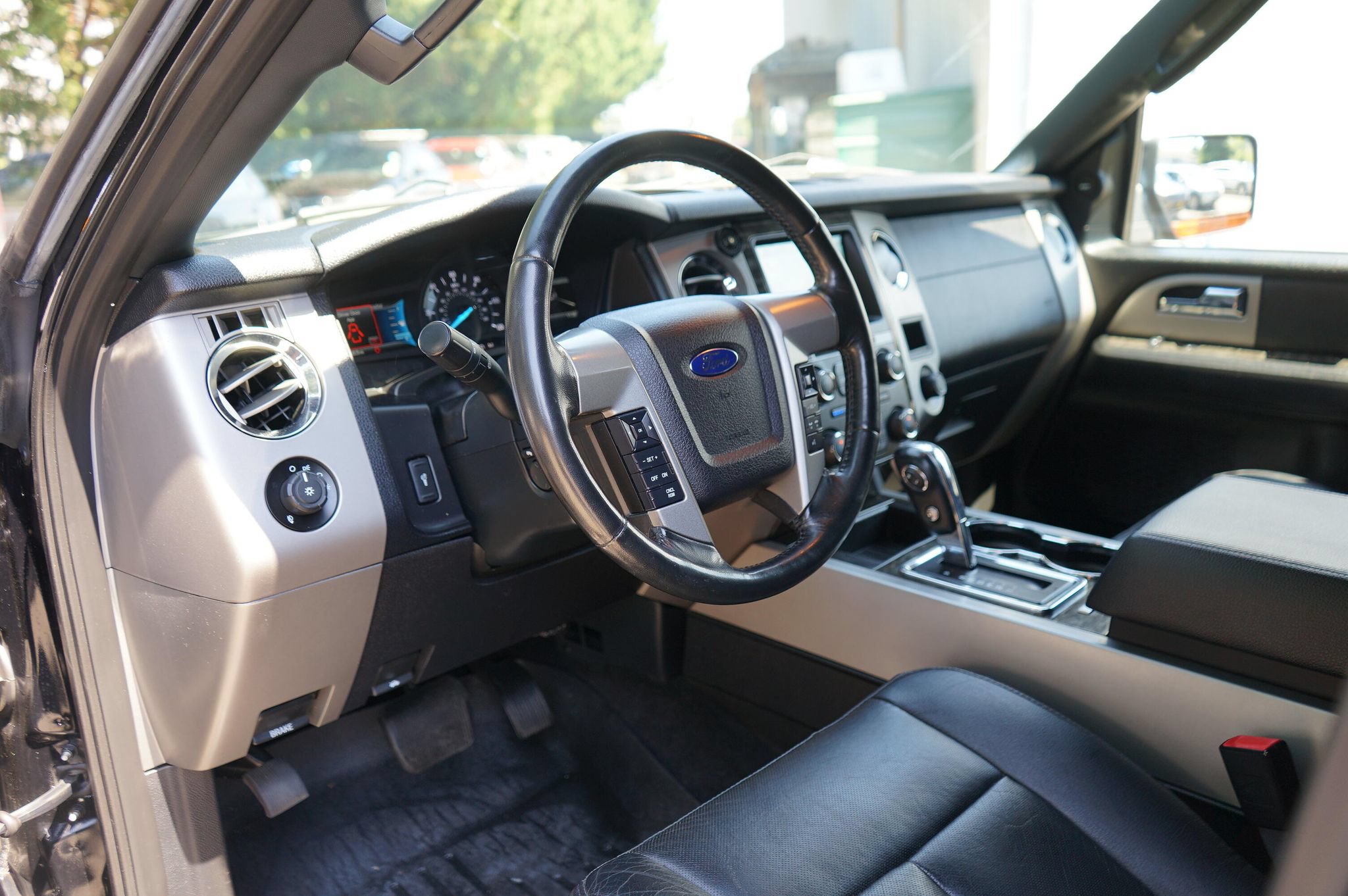 Used 2016 Ford Expedition Limited AWD/4WD image 15